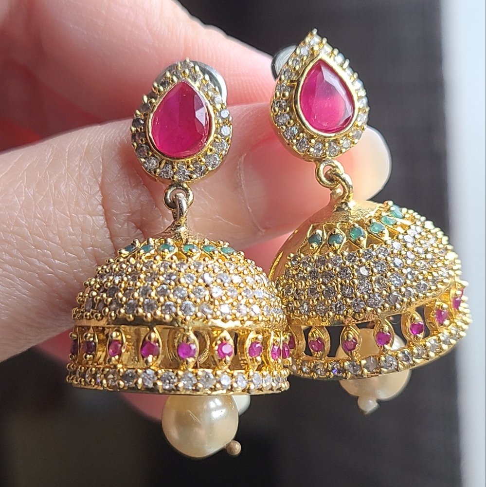 Elegant Gold and Red Earrings with Vibrant Gemstones